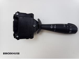 Used Wiper switch Renault Clio IV (5R) 0.9 Energy TCE 90 12V Price € 40,00 Margin scheme offered by Autobedrijf Broekhuis B.V.