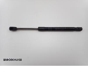 Used Bonnet gas strut, right BMW 5 serie Touring (F11) 520d 16V Price € 10,00 Margin scheme offered by Autobedrijf Broekhuis B.V.