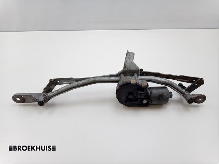 Wiper motor + mechanism from a BMW 5 serie Touring (F11) 520d 16V 2011