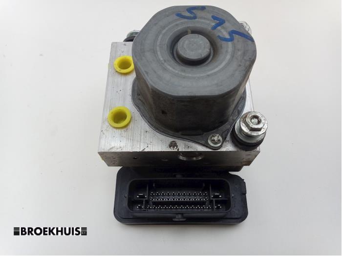Usagé Pompe ABS Nissan Qashqai (J11) 1.5 dCi DPF Prix € 100,00 Règlement à la marge proposé par Autobedrijf Broekhuis B.V.