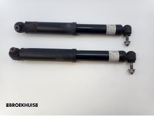 Used Shock absorber kit Nissan Qashqai (J11) 1.5 dCi DPF Price € 60,00 Margin scheme offered by Autobedrijf Broekhuis B.V.