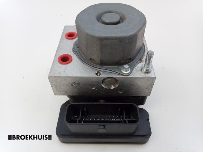Gebrauchte ABS Pumpe Renault Clio IV Estate/Grandtour (7R) 1.5 Energy dCi 90 FAP Preis € 30,00 Margenregelung angeboten von Autobedrijf Broekhuis B.V.