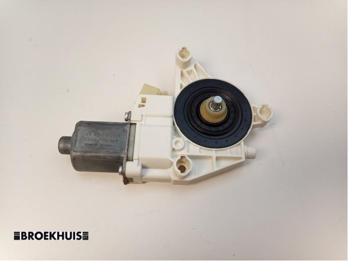 Usados Motor de ventanilla de puerta Mercedes ML II (164/4JG) 3.0 ML-280 CDI 4-Matic V6 24V Precio € 25,00 Norma de margen ofrecido por Autobedrijf Broekhuis B.V.