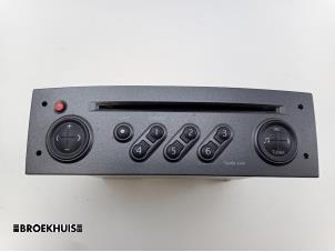 Used Radio CD player Renault Grand Scénic II (JM) 2.0 16V Price € 35,00 Margin scheme offered by Autobedrijf Broekhuis B.V.