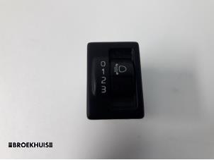 Used AIH headlight switch Isuzu D-Max (TFR/TFS) 2.5 D Twin Turbo Price € 10,00 Margin scheme offered by Autobedrijf Broekhuis B.V.