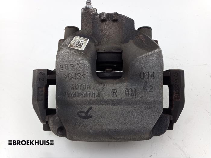 Gebrauchte Bremszange rechts vorne Opel Astra K Sports Tourer 1.0 Turbo 12V Preis € 25,00 Margenregelung angeboten von Autobedrijf Broekhuis B.V.