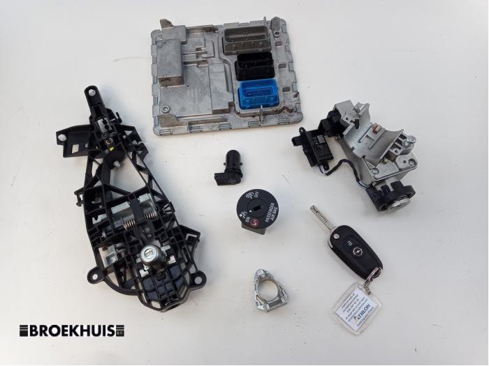 Used Injection computer Opel Astra K Sports Tourer 1.0 Turbo 12V Price € 200,00 Margin scheme offered by Autobedrijf Broekhuis B.V.