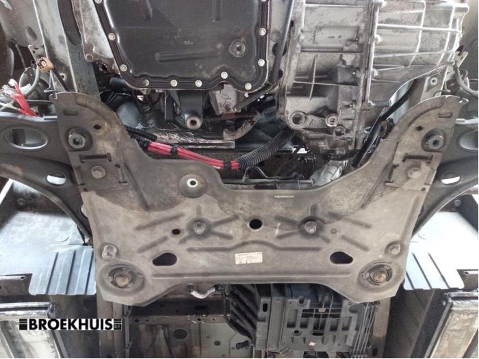 Used Subframe Opel Vivaro 2.0 CDTI 16V Price € 181,50 Inclusive VAT offered by Autobedrijf Broekhuis B.V.
