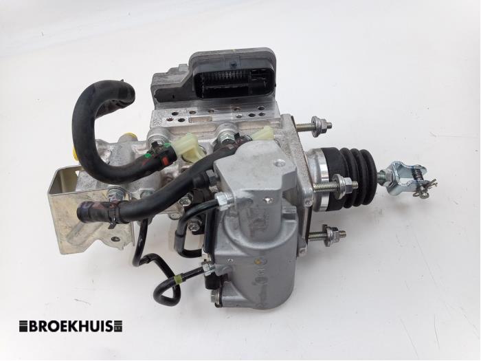 Begagnade ABS-pump Toyota Yaris III (P13) 1.5 16V Hybrid Pris € 300,00 Marginaltabell erbjuds av Autobedrijf Broekhuis B.V.