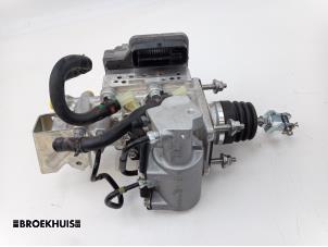 Używane Pompa ABS Toyota Yaris III (P13) 1.5 16V Hybrid Cena € 300,00 Procedura marży oferowane przez Autobedrijf Broekhuis B.V.