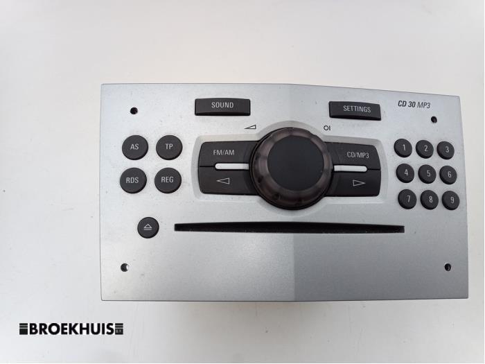 Radio CD player from a Opel Corsa D 1.2 16V 2011