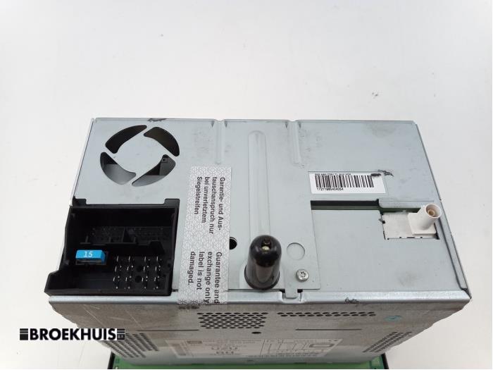 Radio CD player from a Opel Corsa D 1.2 16V 2011