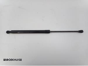 Used Rear gas strut, left Renault Clio IV (5R) 0.9 Energy TCE 90 12V Price € 15,00 Margin scheme offered by Autobedrijf Broekhuis B.V.