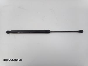 Used Rear gas strut, right Renault Clio IV (5R) 0.9 Energy TCE 90 12V Price € 15,00 Margin scheme offered by Autobedrijf Broekhuis B.V.