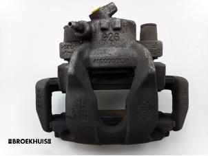 Used Front brake calliper, left Smart Forfour (453) 1.0 12V Price € 50,00 Margin scheme offered by Autobedrijf Broekhuis B.V.