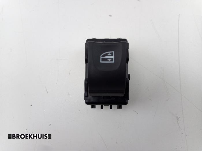 Usados Interruptor de ventanilla eléctrica Smart Forfour (453) 1.0 12V Precio € 10,00 Norma de margen ofrecido por Autobedrijf Broekhuis B.V.