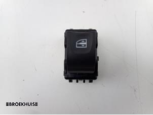 Used Electric window switch Smart Forfour (453) 1.0 12V Price € 10,00 Margin scheme offered by Autobedrijf Broekhuis B.V.