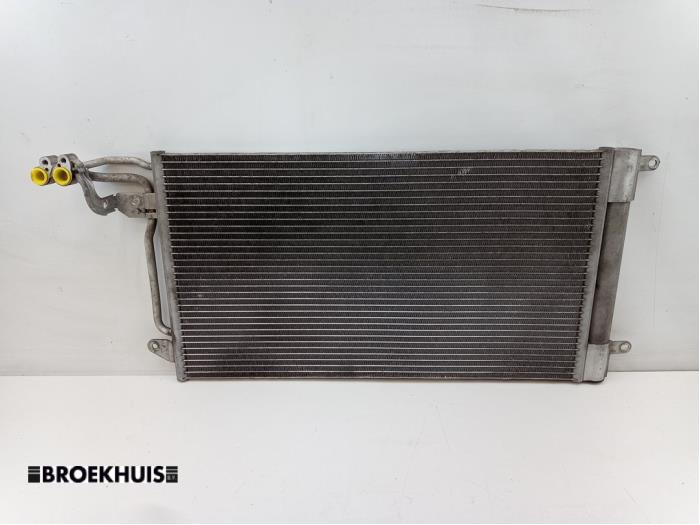 Usagé Radiateur clim Volkswagen Polo V (6R) 1.0 12V BlueMotion Technology Prix € 70,00 Règlement à la marge proposé par Autobedrijf Broekhuis B.V.