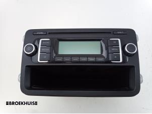 Usados Reproductor de CD y radio Volkswagen Golf VI (5K1) 1.6 Precio € 50,00 Norma de margen ofrecido por Autobedrijf Broekhuis B.V.