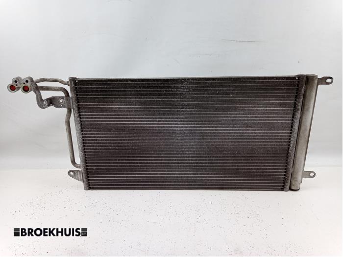 Usagé Radiateur clim Skoda Fabia II Combi 1.2 TSI Prix € 50,00 Règlement à la marge proposé par Autobedrijf Broekhuis B.V.