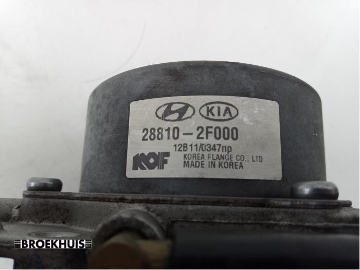 Pompe à vide (diesel) d'un Hyundai iX35 (LM) 2.0 CRDi 16V 4x4 2013