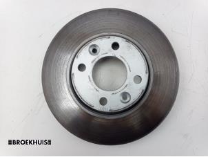 Used Front brake disc Renault Clio III Estate/Grandtour (KR) 1.2 16V TCE 100 Price € 15,00 Margin scheme offered by Autobedrijf Broekhuis B.V.