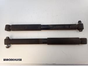 Used Shock absorber kit Volkswagen Crafter 2.0 BiTDI Price € 84,70 Inclusive VAT offered by Autobedrijf Broekhuis B.V.