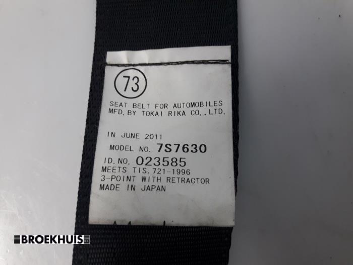 Rear seatbelt, right from a Lexus CT 200h 1.8 16V 2011