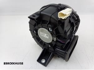 Usagé Ventilateur chauffage Toyota Yaris III (P13) 1.5 16V Hybrid Prix € 70,00 Règlement à la marge proposé par Autobedrijf Broekhuis B.V.