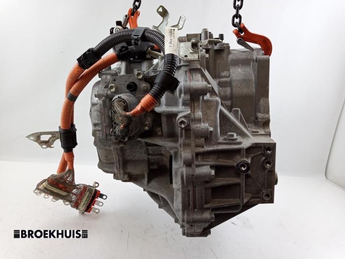 Gearbox from a Toyota Auris Touring Sports (E18) 1.8 16V Hybrid 2016