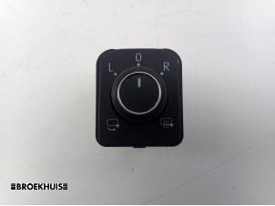 Used Mirror switch Volkswagen Passat Variant (3G5) 1.6 TDI 16V Price € 15,00 Margin scheme offered by Autobedrijf Broekhuis B.V.