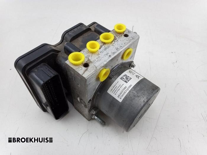 Begagnade ABS-pump Peugeot 5008 II (M4/MC/MJ/MR) 1.6 BlueHDi 120 Pris € 80,00 Marginaltabell erbjuds av Autobedrijf Broekhuis B.V.