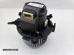 Used Heating and ventilation fan motor Peugeot 5008 II (M4/MC/MJ/MR) 1.6 BlueHDi 120 Price € 100,00 Margin scheme offered by Autobedrijf Broekhuis B.V.