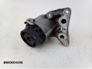 Used Oil filter housing Toyota Auris Touring Sports (E18) 1.8 16V Hybrid Price € 60,00 Margin scheme offered by Autobedrijf Broekhuis B.V.