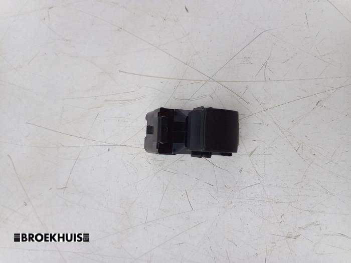 Usados Interruptor de ventanilla eléctrica Mitsubishi Eclipse Cross (GK/GL) 1.5 Turbo 16V 2WD Precio € 60,00 Norma de margen ofrecido por Autobedrijf Broekhuis B.V.