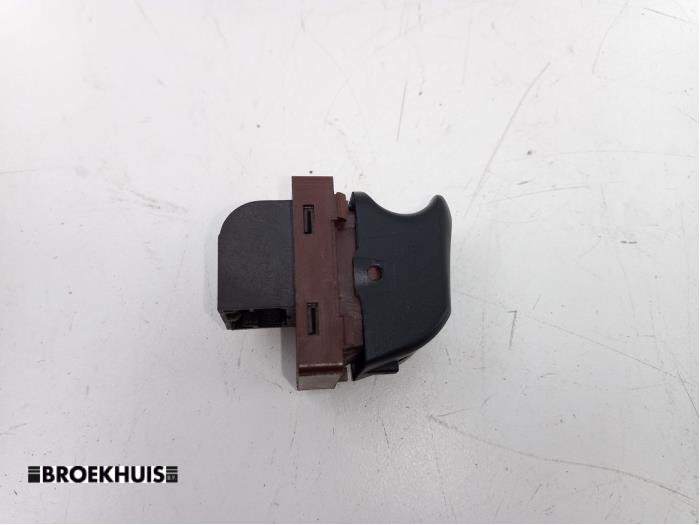 Tailgate switch from a Audi Q5 (8RB) 2.0 TFSI 16V Quattro 2011