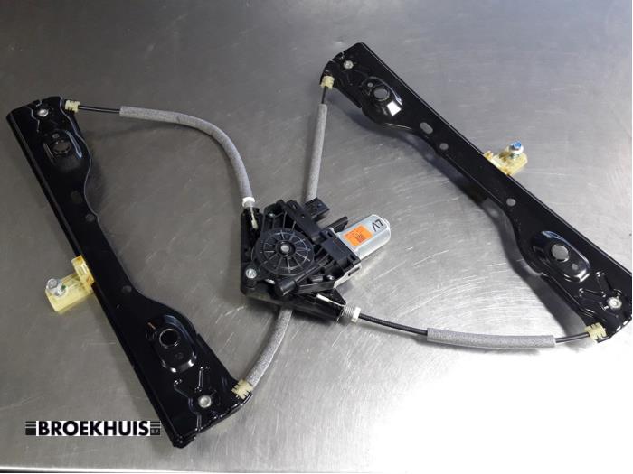 Door window regulator motor