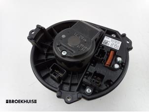 Usados Motor de ventilador de calefactor Jeep Cherokee (KL) 2.2 Multijet II 16V 4x4 Precio € 80,00 Norma de margen ofrecido por Autobedrijf Broekhuis B.V.