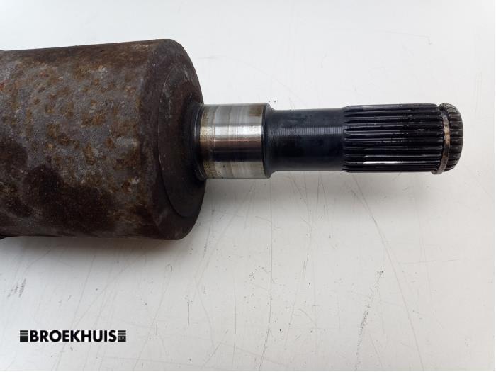 Front drive shaft, left from a Jeep Cherokee/Liberty (KJ) 2.5 CRD 16V 2004