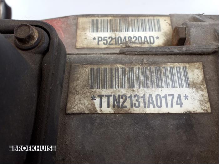 Getriebe van een Jeep Cherokee/Liberty (KJ) 2.5 CRD 16V 2004