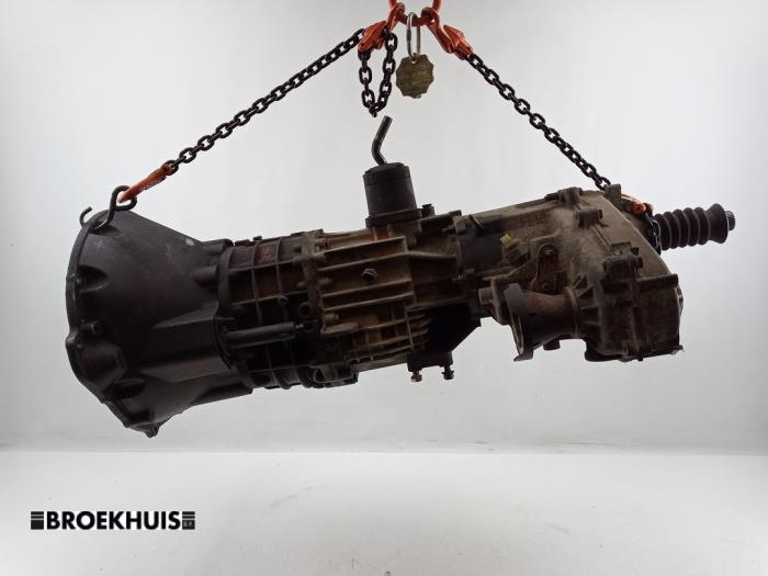 Getriebe van een Jeep Cherokee/Liberty (KJ) 2.5 CRD 16V 2004