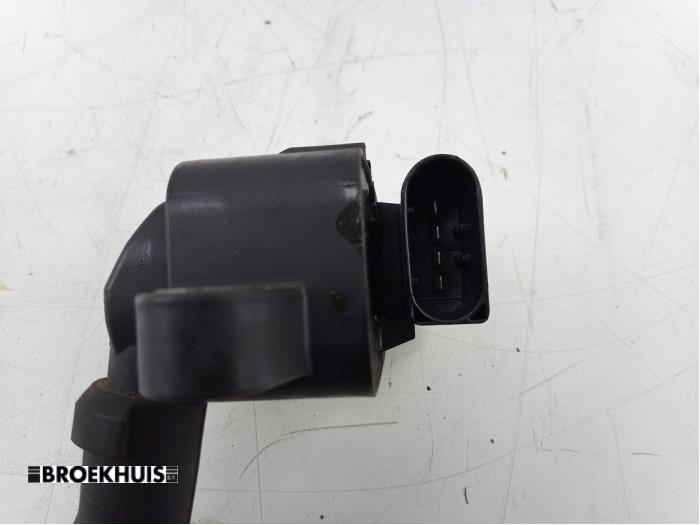 Ignition coil from a Mercedes-Benz B (W246,242) 1.6 B-180 BlueEFFICIENCY Turbo 16V 2014