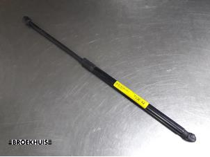 Used Rear gas strut, left Peugeot 5008 I (0A/0E) 2.0 HDiF 16V Price € 15,00 Margin scheme offered by Autobedrijf Broekhuis B.V.