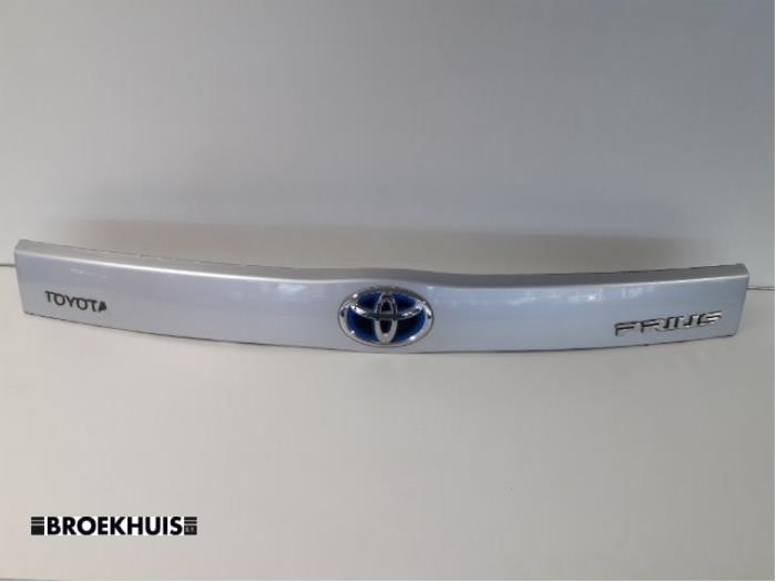 Heckklappengriff van een Toyota Prius (ZVW3) 1.8 16V 2011