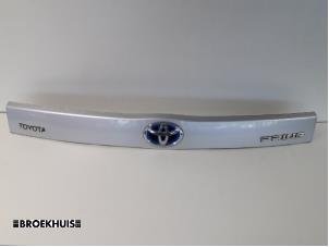Used Tailgate handle Toyota Prius (ZVW3) 1.8 16V Price € 45,00 Margin scheme offered by Autobedrijf Broekhuis B.V.