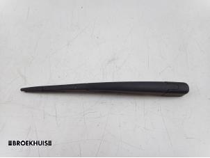 Used Rear wiper arm Hyundai iX35 (LM) 2.0 16V Price € 15,00 Margin scheme offered by Autobedrijf Broekhuis B.V.