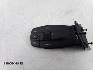 Usados Interruptor de mando de volante Seat Ibiza IV (6J5) 1.2 TSI Precio € 20,00 Norma de margen ofrecido por Autobedrijf Broekhuis B.V.