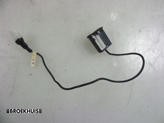 Usados Micrófono Porsche 911 (996) 3.4 Carrera 4 24V Precio € 25,00 Norma de margen ofrecido por Autobedrijf Broekhuis B.V.