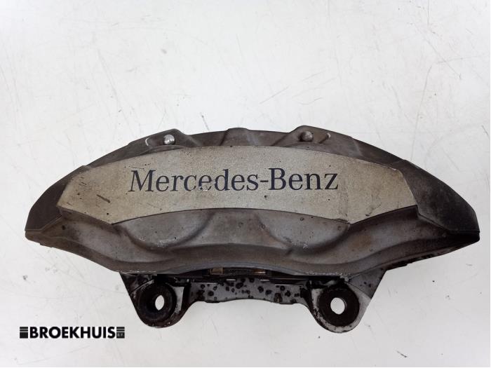 Etrier de frein (pince) avant droit d'un Mercedes-Benz CLS (C257) 350d 2.9 24V 4-Matic 2018