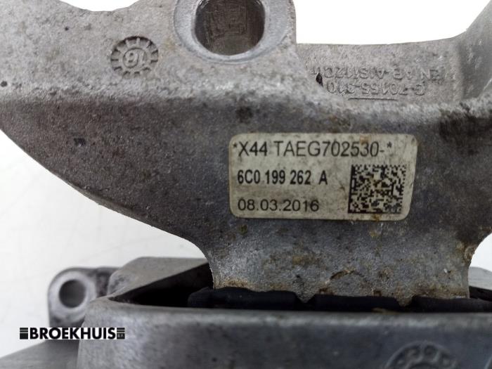Engine mount from a Volkswagen Polo V (6R) 1.4 TDI 12V 90 2016